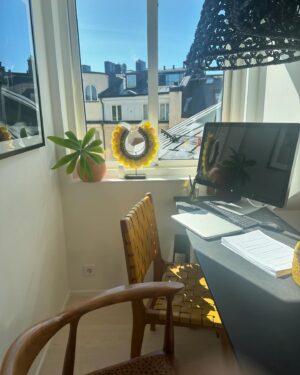 Gert Wingårdh Instagram - Husdrömmar s12

Hård dag på jobbet....

Underbar takvåning, underbart par och underbart väder!

Fantastiskaidéer och en otrolig vändning.

Säsong 12 blir bäst🌞🌞🌞🌞🌞