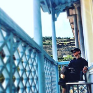Ghazal Shakeri Instagram - …
خنک آندم که نشینیم در ایوان من و تو
به دونقش و به دو صورت به یکی جان من و تو 
من و تو بی من و تو جمع شویم از سر ذوق
خوش و فارغ ز خرافات پریشان من و تو
خوش و فارغ ز خرافات پریشان من و تو
…
خوش و فارغ ز خرافات پریشان من و تو
🦋
#مولانا