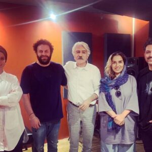 Ghazal Shakeri Instagram - …
ورق بزنید

خاطرهٔ شیرین همکاری با شما عزیزان همزمان شد با خاطرهٔ تلخ روزهای بیماری مادر…نشد که به وقت و بجا شادی کنم از این حضور و همراهی!
حالا و کمی دیرتر بدانید که شاکرم و مفتخر 🙏✨

چه خوش که در کنار شما “بانو فهیمه اکبر” را بودم و خواندم
صد شکر که فرشته ام هم فرصت دیدن و پسندیدن داشت 
هر چند برای آخرین بار …
💎

#کیهان_کلهر 
#فرشته_طائرپور 
@tinapakravan 
@ashkan 
@sardar.sarmast 
@kargadanstudio 
@khatoon.series 
#فهیمه_اکبر
#غزل_شاکری