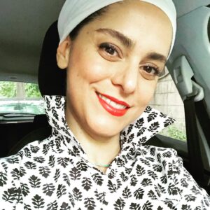 Ghazal Shakeri Instagram - …
امروز نه آغاز و نه انجام جهان است 
ای بس غم و شادی که پس پرده نهان است 
…
گر مرد رهی غم مخور از دوری و دیری 
دانی که رسیدن هنر گام زمان است 
…
از راه مرو سایه که آن گوهر مقصود 
گنجی ست که اندر قدم راهروان است

💎

#هوشنگ_ابتهاج 
#غزل
#غزل_شاکری