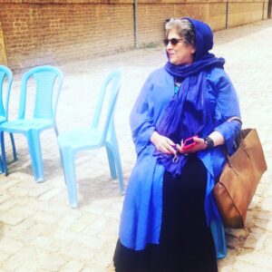 Ghazal Shakeri Instagram - …
امیدوارم چیزی که این روزها به تماشایش نشسته ای 
هزار بار زیباتر از آنی باشد که پیش روی ماست…

#فرشته_طائرپور 

به یادگار از حضورت در پشت صحنهٔ سریال شهرزاد
🤍💋🕊
