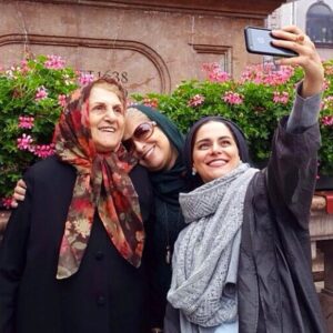 Ghazal Shakeri Instagram - …

پیش از من و تو لیل و نهاری بوده است
گردنده فلک نیز بکاری بوده است
هرجا که قدم نهی تو بر روی زمین
آن مردمک چشم نگاری بوده است
✨

#خیام