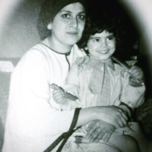 Ghazal Shakeri Instagram - …
کاش گزینه ای جز دوری و صبوری هم بود…
…

در آغوش فرشته
فرشتهٔ طائرپور
💔
