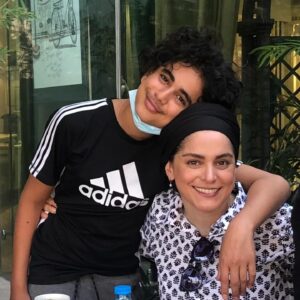 Ghazal Shakeri Instagram - ❤️‍🔥 
من درد ترا ز دست آسان ندهم
دل بر نکنم ز دوست تا جان ندهم
از دوست به یادگار دردی دارم
کان درد به صدهزار درمان ندهم

جانانم
پارهٔ تن خاله
سفرت پر از نور و آرامش
یک راست برو تو بغل مامان فرشته💋✨