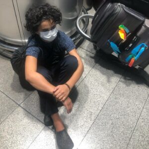 Ghazal Shakeri Instagram - ❤️‍🔥 
من درد ترا ز دست آسان ندهم
دل بر نکنم ز دوست تا جان ندهم
از دوست به یادگار دردی دارم
کان درد به صدهزار درمان ندهم

جانانم
پارهٔ تن خاله
سفرت پر از نور و آرامش
یک راست برو تو بغل مامان فرشته💋✨