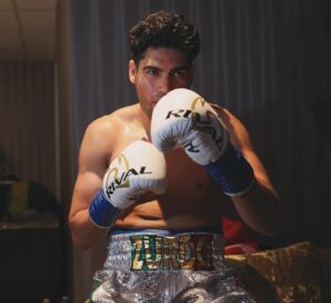 Gilberto Ramírez Instagram - Mejorando dia a dia 💯🇲🇽🥊. #zurdo #boxing #champion