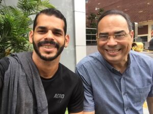 Gilberto Santa Rosa Instagram - El benjamin de la casa cumple hoy!!! 
@omarsantarosa Celebra tu día y disfruta tus bendiciones! Nosotros tus amigos y familia, celebramos y disfrutamos contigo!
Feliz cumpleaños Hijo!!!
#caminalo #gsrautentico