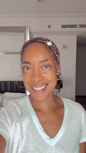 Gina Torres Instagram - Here we go!! Weather will not dampen my evening!! 💕🌤️⛅️🌧️☀️I’m always sunny on the inside…well…mostly.