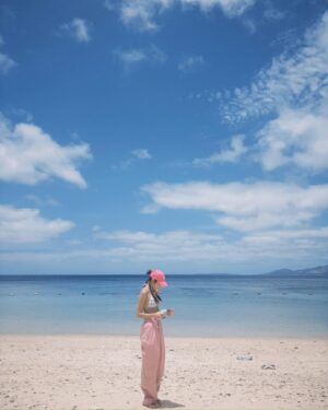 Gingle Wang Instagram - ：
想去沒有午後雷陣雨的地方

🐕🐰💞🐚🏖️