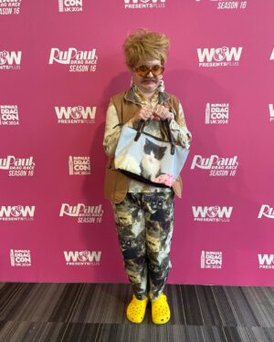 Ginny Lemon Instagram - The first person who came to my booth came straight up to my face and asked when is Ginny Lemon getting here? 

Proud to be a RuGirl dressed like an absolute B*STARD 

Drag con day 1 smashed it in the pasty 💛 

Love to all my TRUE fans and TRUE believers u no who u r xoxox