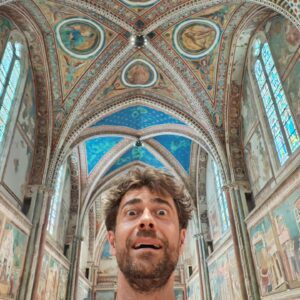 Giovanni Scifoni Instagram - Ieri il nostro FRA' davanti alla Porziuncola di Assisi, là dove 800 anni fa si è cappottato il mondo, tremila di voi lì in piazza ad abbracciarci, ci avete liquefatto il cuore. Posso andare in pensione.
#sanfrancescosuperstardelmedioevo
@lucianodigiandomenico
@maurizio_picchio_drum
@stefanocarloncelli
@fratiminoriassisi