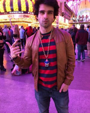 Girish Kumar Instagram - Attention please!