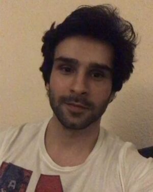 Girish Kumar Instagram - Season’s greeting to you all. Merry Christmas everyone

#merrychristmas