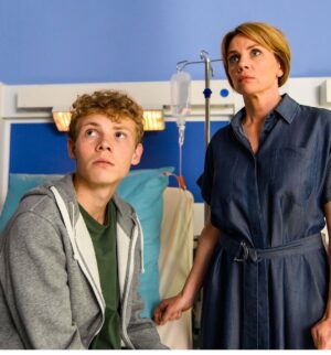 Gisa Zach Instagram - 2006 haben wir zum ersten Mal zusammen gearbeitet @kerstinschefberger ( Regie) und ich… 
Letztes Jahr war es unter anderem für @bettysdiagnose_official - 

Die Folge wird ( heute🙃) am 3.2.23 um 19.25 Uhr ausgestrahlt…. 

Also, schaltet ein, wenn ihr Lust habt, oder wann immer ihr wollt in der @zdfmediathek 😉

Danke liebe @kerstinschefberger für diese schöne Arbeit mit dir ! 
Und danke auch an das tolle Team und die Kollegen! Es war eine Freude! 

#work #lovemyjob #tvseries #friendship #zdf #bettysdiagnose #networkmovie #jonalevinnicolai 

Anzeige/ Werbung 
Bild (c)ZDF