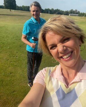 Gisa Zach Instagram - #throwback 

Das war ein Spaß mit meinem lieben @wolfgang_bahro auf dem Green !! 🏌🏼‍♂️🏌🏼‍♀️

Bin gespannt wie euch die kleine „Gerner gegen Bode“ - Geschichte gefällt! 😎

 #einungleichespaar #daswirdnielangweilig #gzsz #golfenfüranfänger #spassbeiderarbeit #bestesteam #crewlove #actresslife #lovemyjob #ufaserialdrama