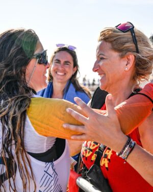Gisela Pulido Instagram - vamos con el día 3! ayer día duro con poco viento, sólo hicimos una regata pero siendo consistentes 🙌🏼🙌🏼

es muy guay tener cerquita a mi familia en Marsella 🤍

seguimos en la lucha por la medal race 🥇

📸 @oficial_rfev // @worldsailingofficial

#olympics #juegosolimpicos #kitesurf #paris2024sailing