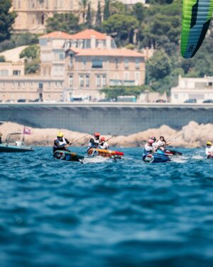Gisela Pulido Instagram - vamos con el día 3! ayer día duro con poco viento, sólo hicimos una regata pero siendo consistentes 🙌🏼🙌🏼

es muy guay tener cerquita a mi familia en Marsella 🤍

seguimos en la lucha por la medal race 🥇

📸 @oficial_rfev // @worldsailingofficial

#olympics #juegosolimpicos #kitesurf #paris2024sailing