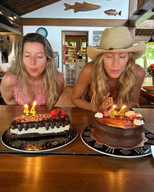 Gisele Bündchen Instagram - Grateful to be celebrating one more year around the sun with my super sis. Thank you everyone for all the love and birthday wishes. Feeling blessed to be surrounded by so much love. Looking forward to what is ahead🙏❤️
Grata por estar comemorando  mais um ano ao redor do sol com minha super mana. Obrigada a todos pelo carinho e desejos de aniversário. Me sinto abençoada por estar rodeada de tanto amor. Animada com esse novo ano que se inicia.