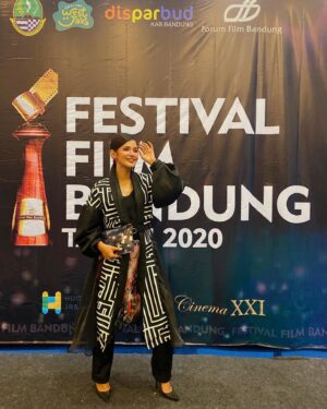 Gita Virga Instagram - Its a great honor to be here🤍 
Outer by @ts.the.label 
Pants by @titiessapoetra_official