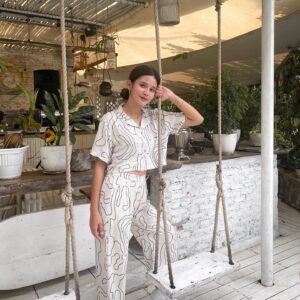 Gita Virga Instagram - FRIDAY with @saana.official