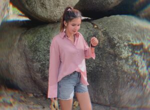 Gita Virga Instagram - Oh this is my first post! Welcoming 2021 🤍

Shirt by @silkstay