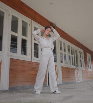 Gita Virga Instagram - 1 purnama berlalu.. Happy Tuesday!!
Iam SILK by @silkstay 🤍