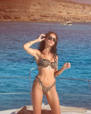 Giulia De Lellis Instagram - 💛💛💛🇪🇸 @bikinilovers /adv