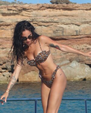 Giulia De Lellis Instagram - 💛💛💛🇪🇸 @bikinilovers /adv