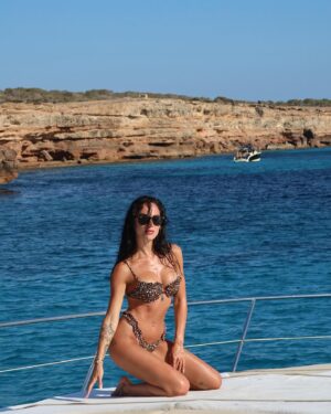 Giulia De Lellis Instagram - 💛💛💛🇪🇸 @bikinilovers /adv