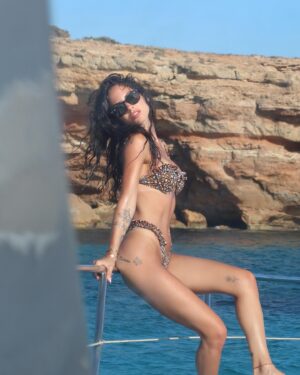Giulia De Lellis Instagram - 💛💛💛🇪🇸 @bikinilovers /adv