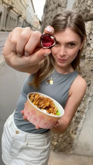 Giulia Guerrini Instagram - Guido ha organizzato una giornata speciale! 🥰
Dopo qualche scelta “sfortunata”, finalmente abbiamo gustato un pranzo perfetto: @pokehouse_official e @franui.it 
Franuí, il dolce perfetto per l’estate, che ci riporta ai ricordi dell’Argentina ! ☀️ 
#adv