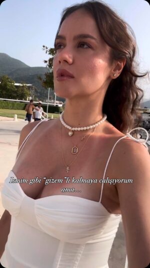 Gizem Denizci Instagram - Benim gibi olanlar el kaldırsın 🙋🏻‍♀️🙋🏻‍♀️🙋🏻‍♀️ Biliyorum tek degilim 😸😸😸