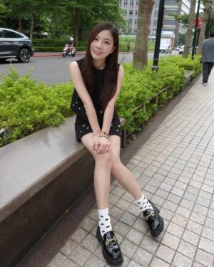 Gladys Tsai Instagram - 可可愛愛點點風♥️
看起來有點乖巧😆
#love #life #lifestyle #ootd #cute