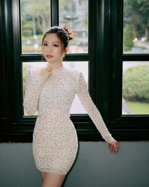 Gladys Tsai Instagram - 雞蛋從外打破是食物，
從內打破是生命。
人生從外打破是壓力，
從內打破是成長。
不想成為別人砧板上的食物，
就別讓別人從外打破你！
自己從內打破，
迎接你的重生！
👗 @selfportraittaiwan @tun_grp @mrselfportrait 
#selfportraittw #selfportraittaiwan
#love #life #lifestyle #live #ootd #dress #fashion #model 
#生活 #工作 #日常 #時尚 #穿搭日常