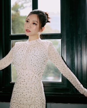 Gladys Tsai Instagram - 雞蛋從外打破是食物，
從內打破是生命。
人生從外打破是壓力，
從內打破是成長。
不想成為別人砧板上的食物，
就別讓別人從外打破你！
自己從內打破，
迎接你的重生！
👗 @selfportraittaiwan @tun_grp @mrselfportrait 
#selfportraittw #selfportraittaiwan
#love #life #lifestyle #live #ootd #dress #fashion #model 
#生活 #工作 #日常 #時尚 #穿搭日常