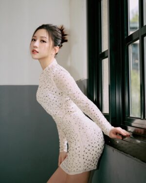 Gladys Tsai Instagram - 雞蛋從外打破是食物，
從內打破是生命。
人生從外打破是壓力，
從內打破是成長。
不想成為別人砧板上的食物，
就別讓別人從外打破你！
自己從內打破，
迎接你的重生！
👗 @selfportraittaiwan @tun_grp @mrselfportrait 
#selfportraittw #selfportraittaiwan
#love #life #lifestyle #live #ootd #dress #fashion #model 
#生活 #工作 #日常 #時尚 #穿搭日常