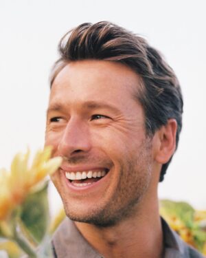 Glen Powell Instagram - 🌪️🤠

TWISTERS
in theaters
this Friday