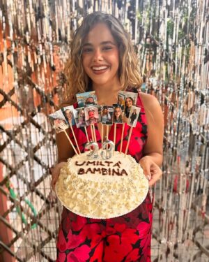 Glenda Resta Instagram - Almeno al compleanno… il post lo metto!😂 tanti auguri a me🥹💖🫧✨
