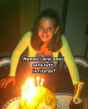 Glenda Resta Instagram - Assurdo come le cose che ci succedono da bambini ci segnino per sempre, anche adesso che sto organizzando il mio compleanno, a 23 anni, dentro di me c’è sempre quella vocina che mi vuole convincere del fatto che all’ultimo mi daranno tutti buca e non verrà nessuno ahaha