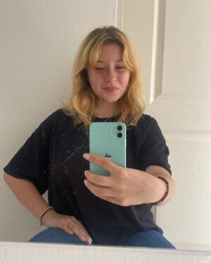 Gloria Palermo De Blasi Instagram - la poussière sur le miroir 🧽
