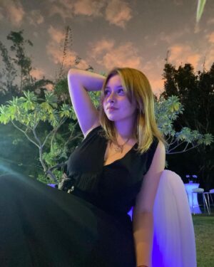 Gloria Palermo De Blasi Instagram - Vous pensez quoi de ce qu'il se passe au USA en ce moment ? 
(le droit à l'IVG qui a été retiré) 
Personnellement et très honnêtement je trouve ça ignoble d'interdire tout ce pour quoi on s'est battues nous les femmes pendant des années (et y'a pas que ça).
D'autant   que c'est un homme qui a prit cette décision et qu'il ne peut pas comprendre car il n'a PAS D'UTÉRUS !! 
Bref ça m'a vraiment dégoûtée toute cette histoire il fallait que j'en parle.
NOS corps NOS choix ♀