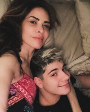 Gloria Trevi Instagram - Gracias Dios por estos 19 años maravillosos!, gracias a todos ustedes por tanto apoyo y amor, @miguelarmandogt que tus sueños más hermosos se hagan realidad, love u mamá