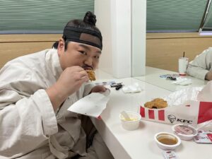 Go Gyu-pil Instagram - 홍천기 kfc통닭