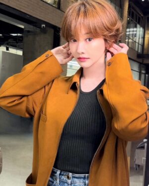 Go Joon-hee Instagram - 헤어스타일을 바꿨는데 뭔지 알겠어요? 😝😉😉😉😉