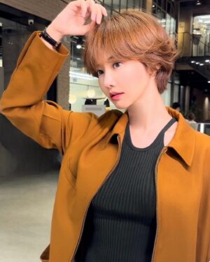 Go Joon-hee Instagram - 헤어스타일을 바꿨는데 뭔지 알겠어요? 😝😉😉😉😉