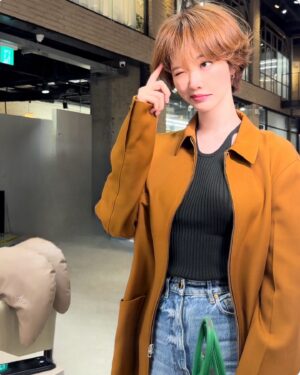 Go Joon-hee Instagram - 헤어스타일을 바꿨는데 뭔지 알겠어요? 😝😉😉😉😉
