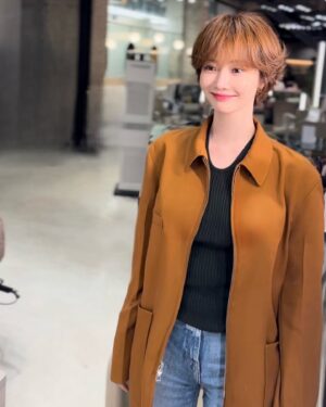 Go Joon-hee Instagram - 헤어스타일을 바꿨는데 뭔지 알겠어요? 😝😉😉😉😉