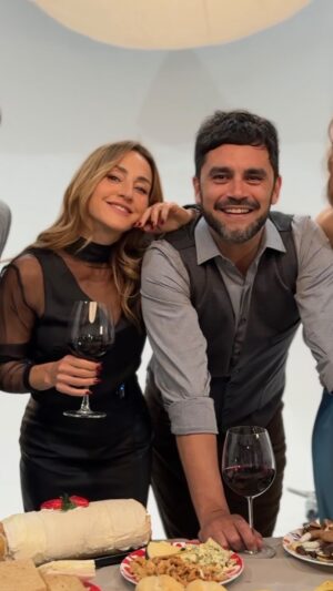 Gonzalo Heredia Instagram - Así se van construyendo los personajes de esta historia 🤣♥️

Estreno: JUEVES 5 DE SEPTIEMBRE 🎭 Teatro Picadero

Entradas ya a la venta por @plateanet (Link en Bio) o en la Boletería del Teatro Picadero.