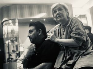 Googoosh Instagram - Dreamers have big hearts, and Robert Dehnoushi was a dreamer.

As an older brother figure to most of his friends, Robert always looked after those he cared for, regardless of their age he was always the first one trying to solve the problem.
My deepest condolences to his wife, @stelladehnoushi, his two adorable children, friends, and relatives.

His passion and ambition will be dearly missed. 💔

#RIP

روياهاى بزرگ داشتن، دلى همچو دريا ميخواهد و رابرت هم دلش دريا بود...

او براى اطرافيانش همچو برادرى بزرگ بود، بدون هيچگونه تبعيض و ارجحيت كه اگر مشكلى براى هر يك از آنان پيش ميامد، او اولين كسى بود كه كمر همت براى رفع آن مشكل ميبست...

به اِستِلاى عزيز همسر او، و دو فرزندشان تسليت ميگويم و از خداوند منان برايشان صبر و استقامت ميطلبم.

جاى خالى وجود پر مهر و پر شور او را هميشه احساس خواهيم كرد...