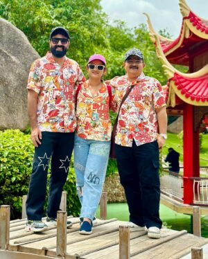 Gopika Anil Instagram - Our tug of war 😈🥰

@padmasoorya @gops_gopikaanil @anil_kumar_v_b